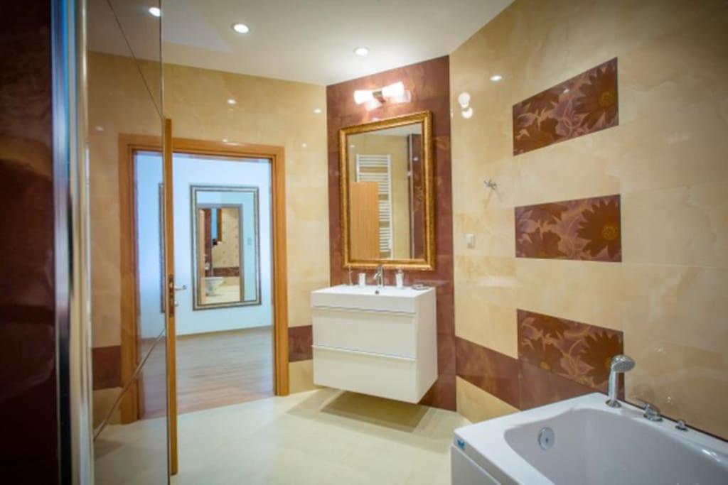 High Tech - Luxurious Apartment Sofia Luaran gambar